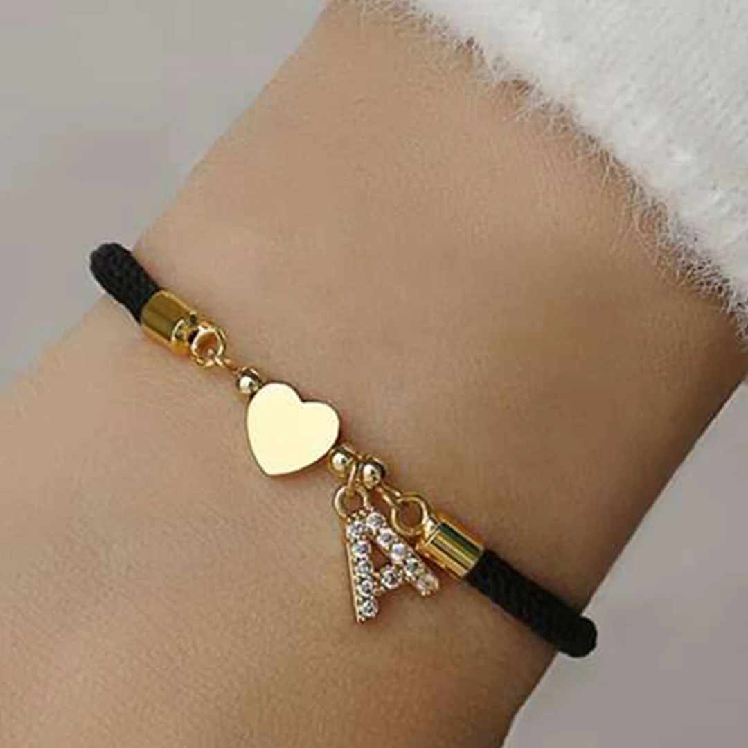 Pulseira Feminina Love Com Pingente de Coração e Letra Personalizada - Lyon Acessórios