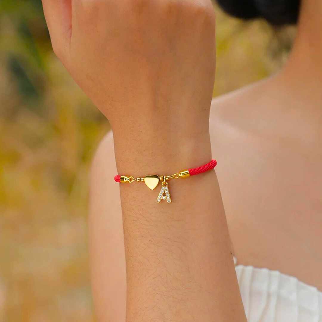 Pulseira Feminina Love Com Pingente de Coração e Letra Personalizada - Lyon Acessórios