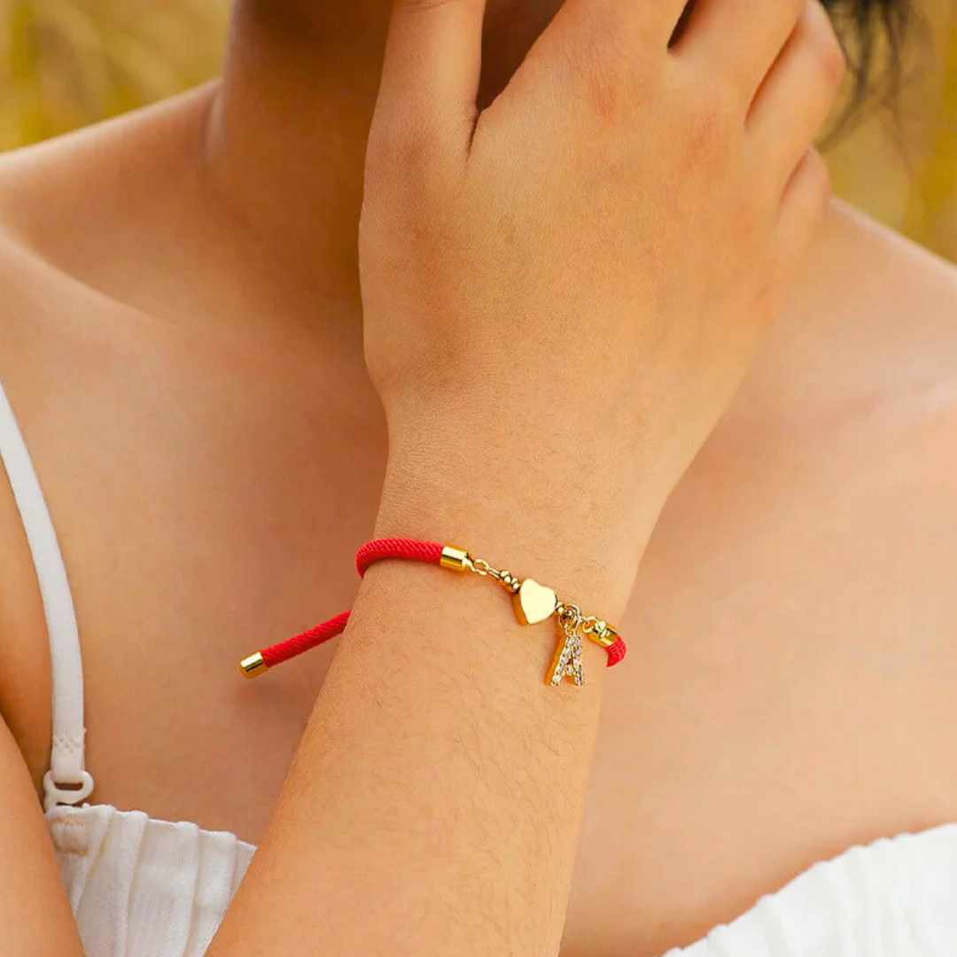 Pulseira Feminina Love Com Pingente de Coração e Letra Personalizada - Lyon Acessórios