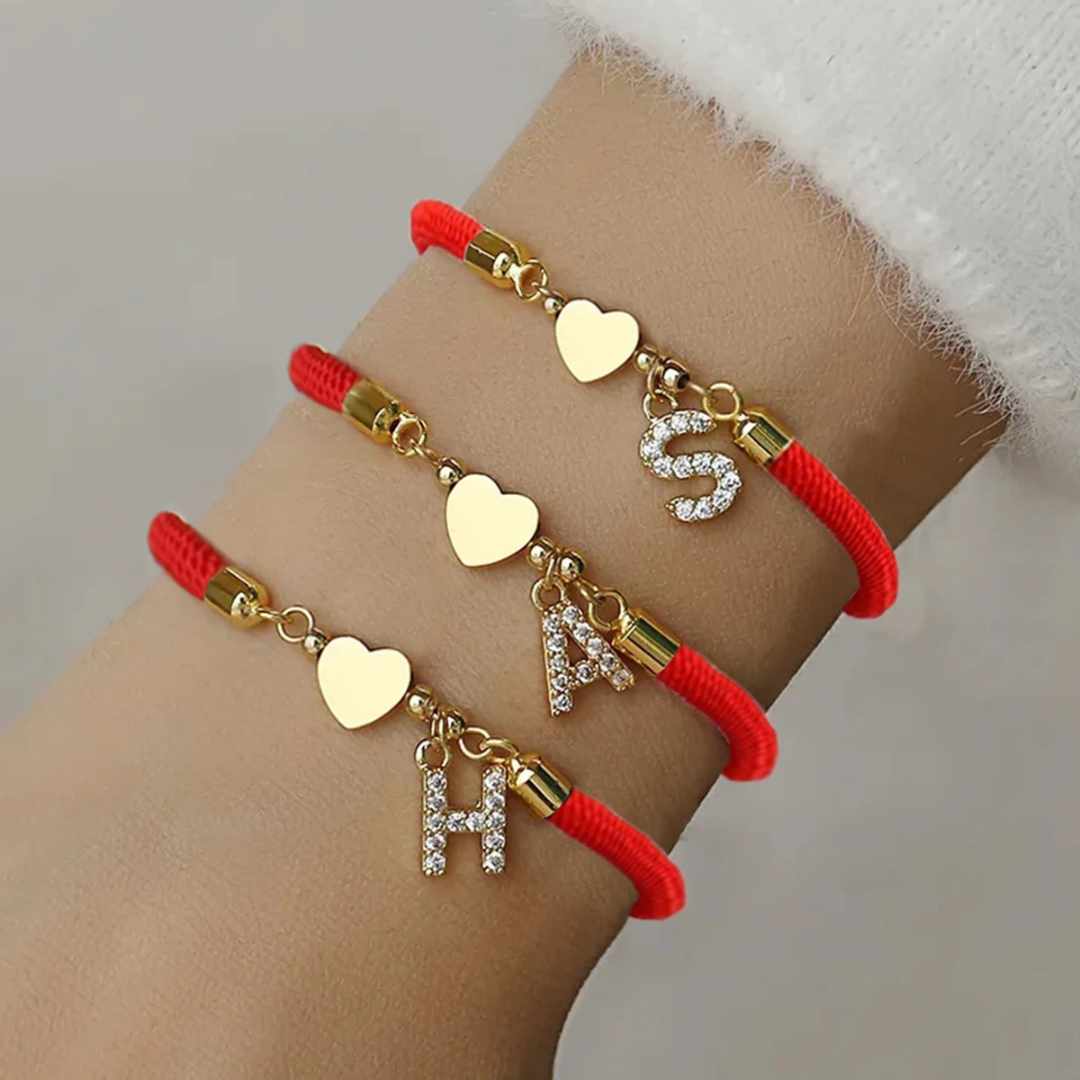 Pulseira Feminina Love Com Pingente de Coração e Letra Personalizada - Lyon Acessórios